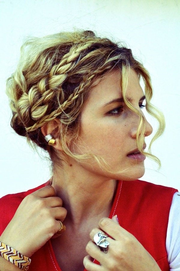 TOP 30 HIPPIE HAIRSTYLES TO GIVE A FUNKY LOOK TO UR HAIRS 