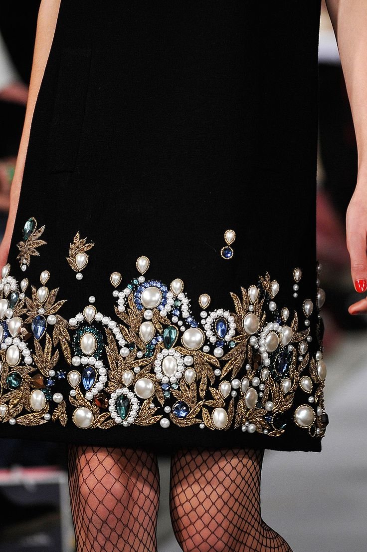 25 EXCLUSIVE BEADED DRESSES FOR THE ONES WHO ARE FOND OFF