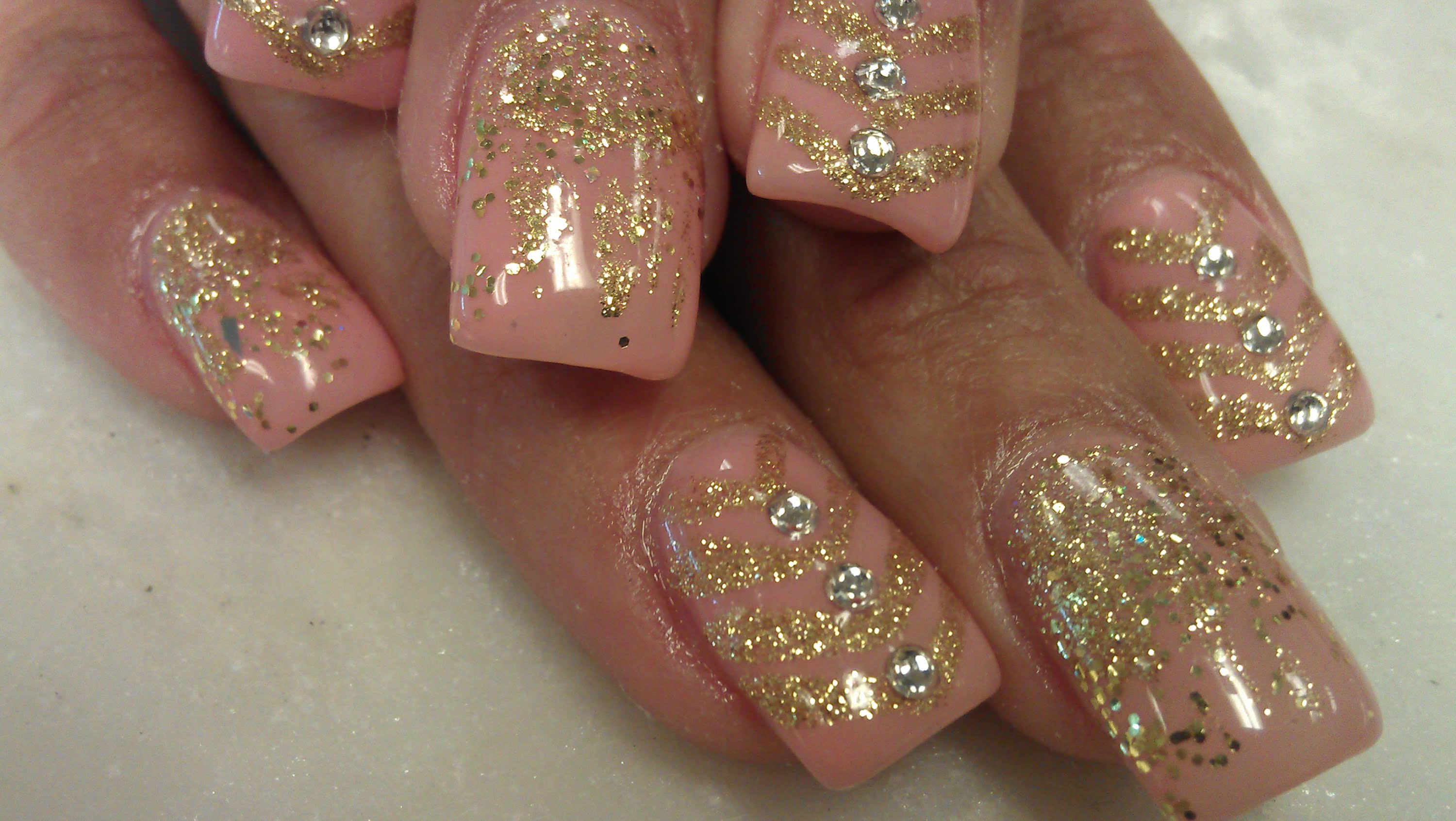 Gold Glitter Christmas Nail Designs - wide 3